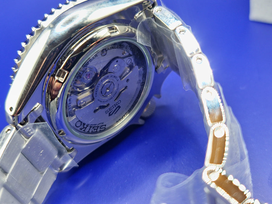 SEIKO 5 SPORTS SRPD59K1 AUTOMATIC Orange Dial Diver Style “Orange Is The New Adventure.” image 9